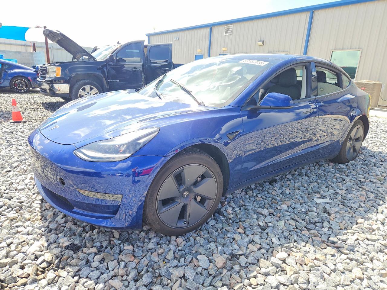 5YJ3E1EB9NF233172 · 2022 TESLA MODEL 3