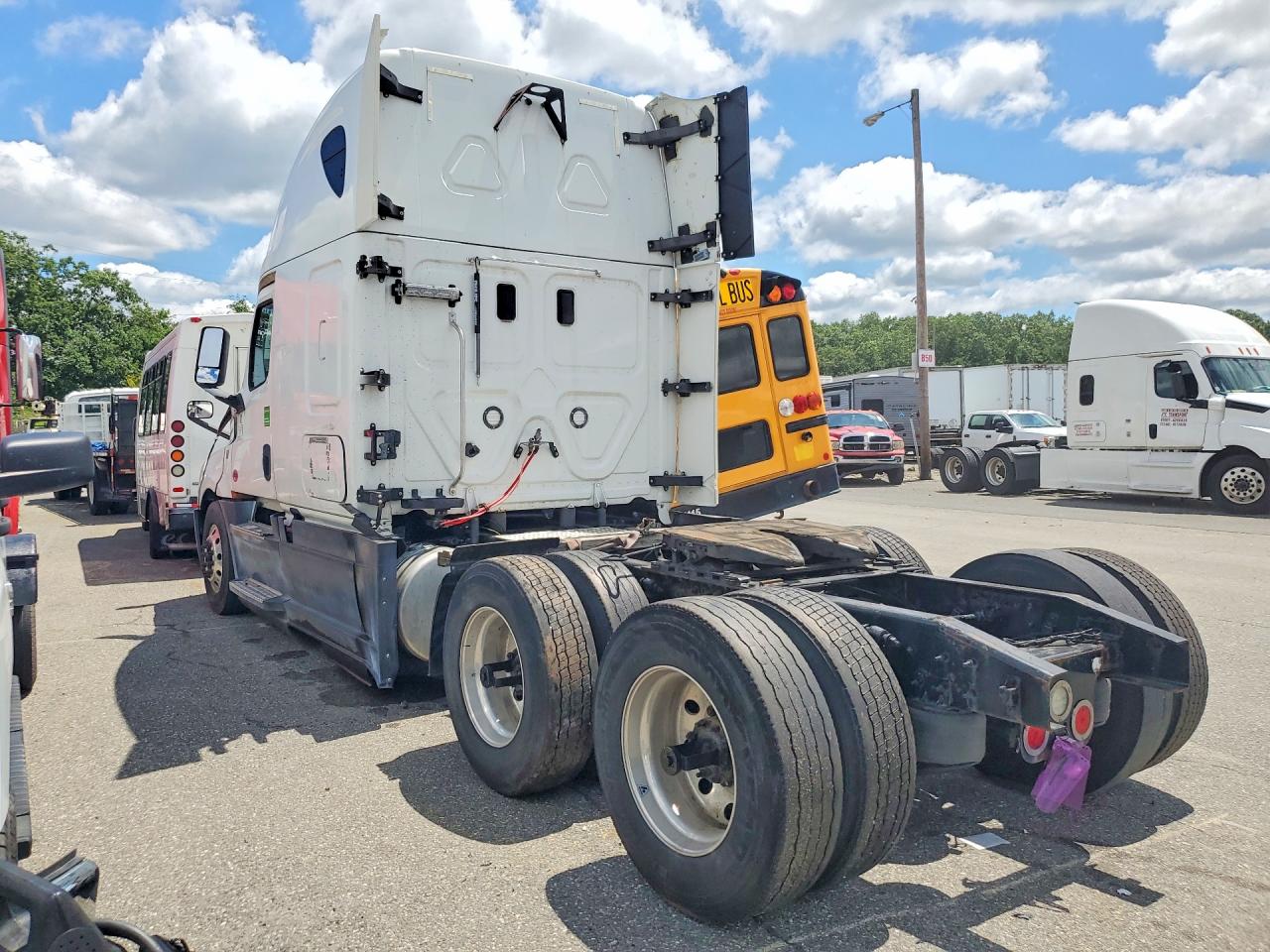 1FUJHHDR8KLKE3680 · 2019 FREIGHTLINER CASCADIA 126 · 2/13