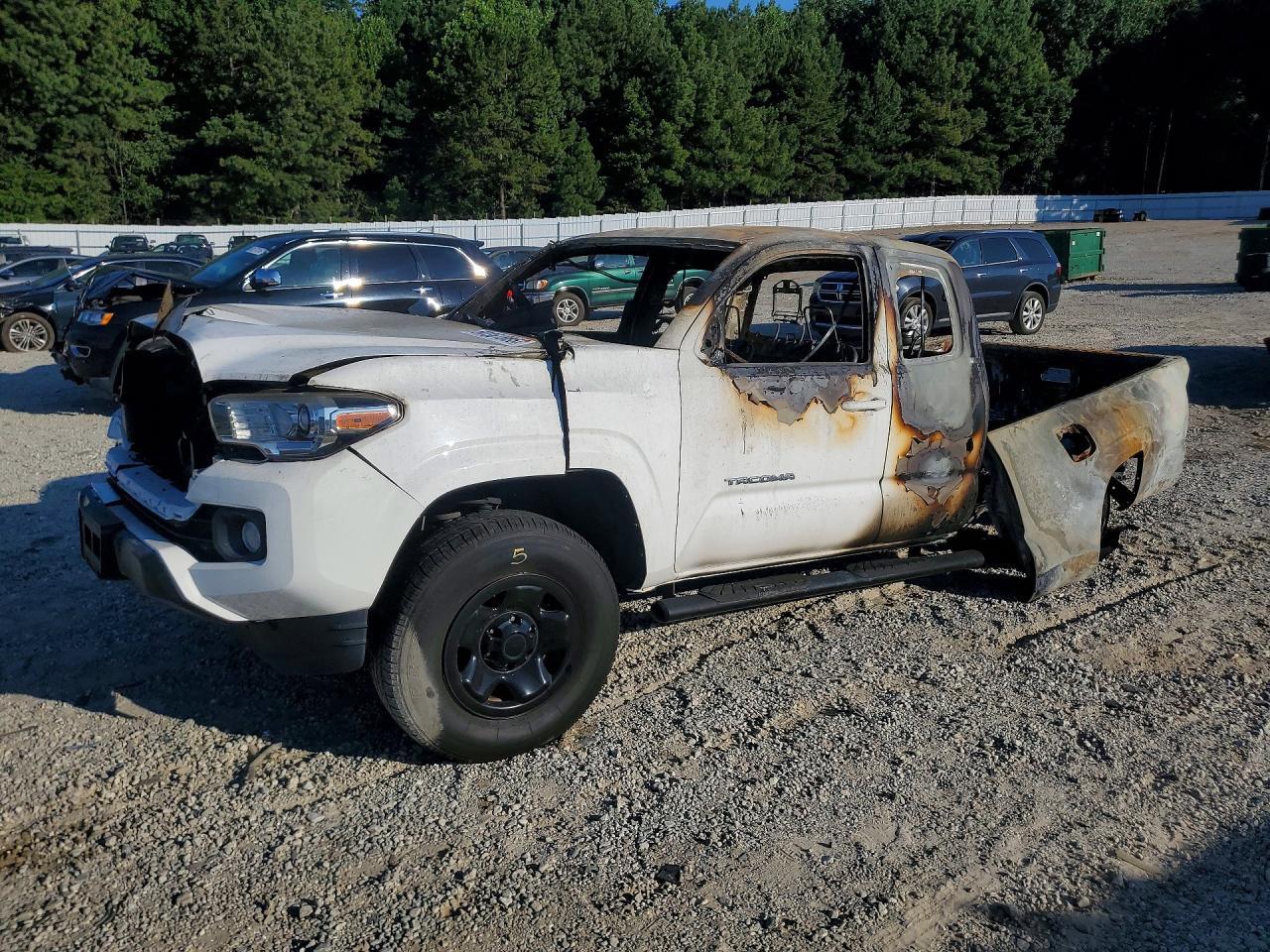5TFRX5GN4HX092072 · 2017 TOYOTA TACOMA