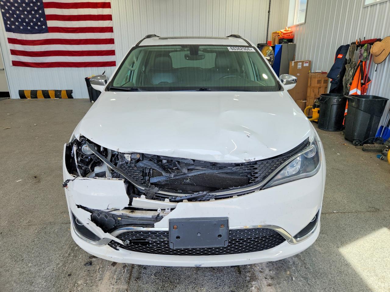 2C4RC1GGXJR320523 · 2018 CHRYSLER PACIFICA · 5/13