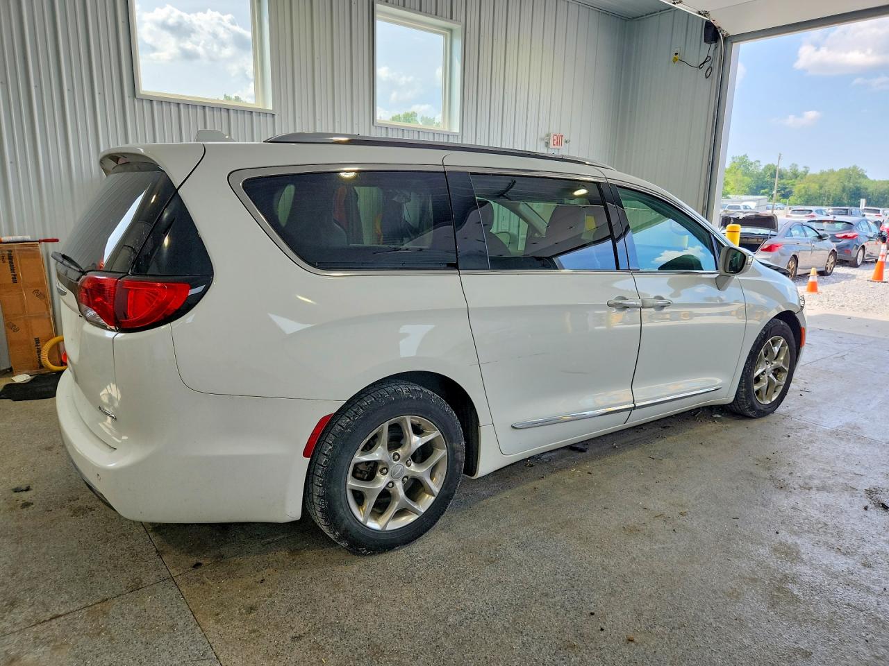 2C4RC1GGXJR320523 · 2018 CHRYSLER PACIFICA · 3/13