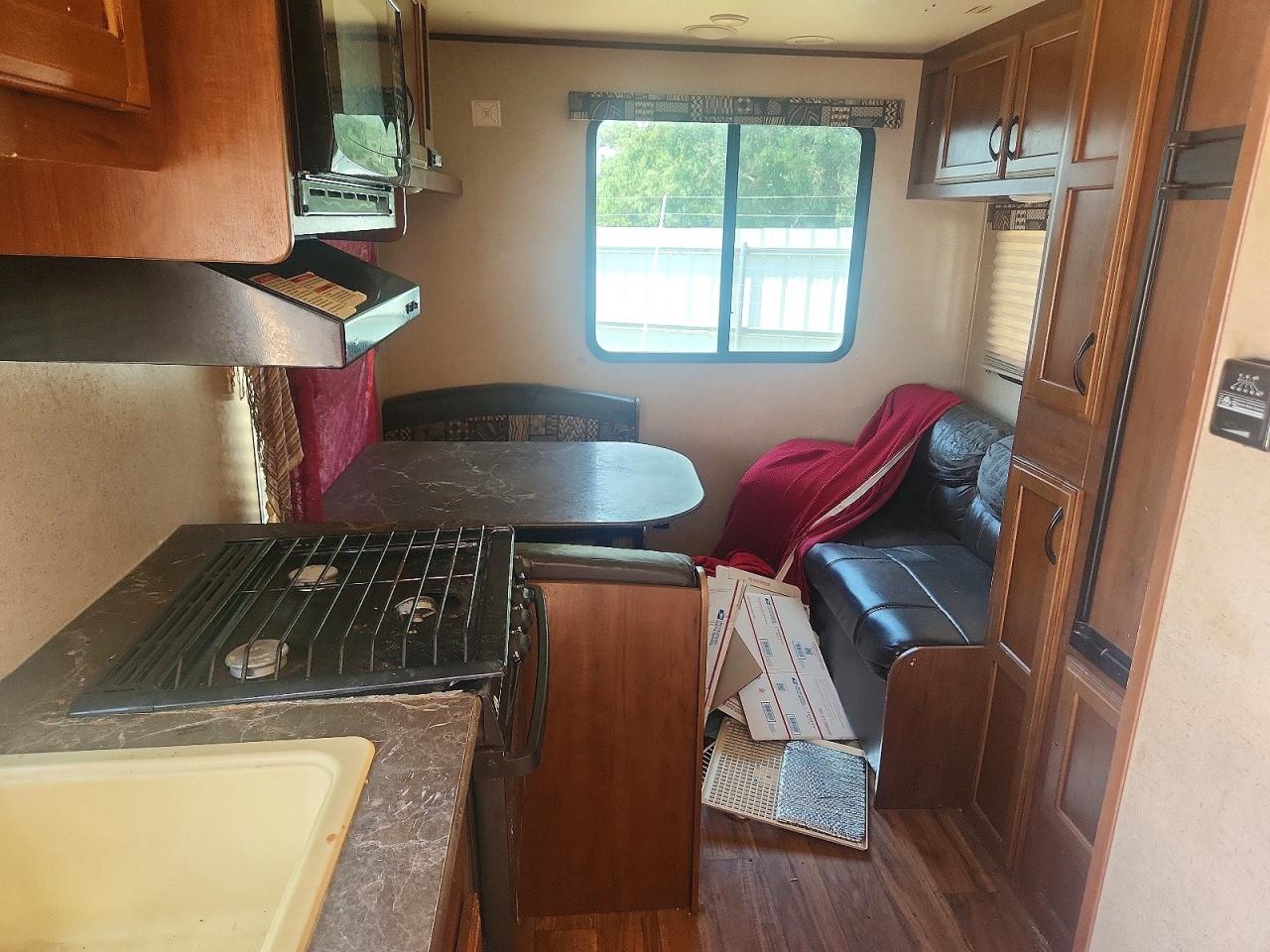 1UJBJ0BL6G17Z0387 · 2016 JAY RV TRAILER · 6/10