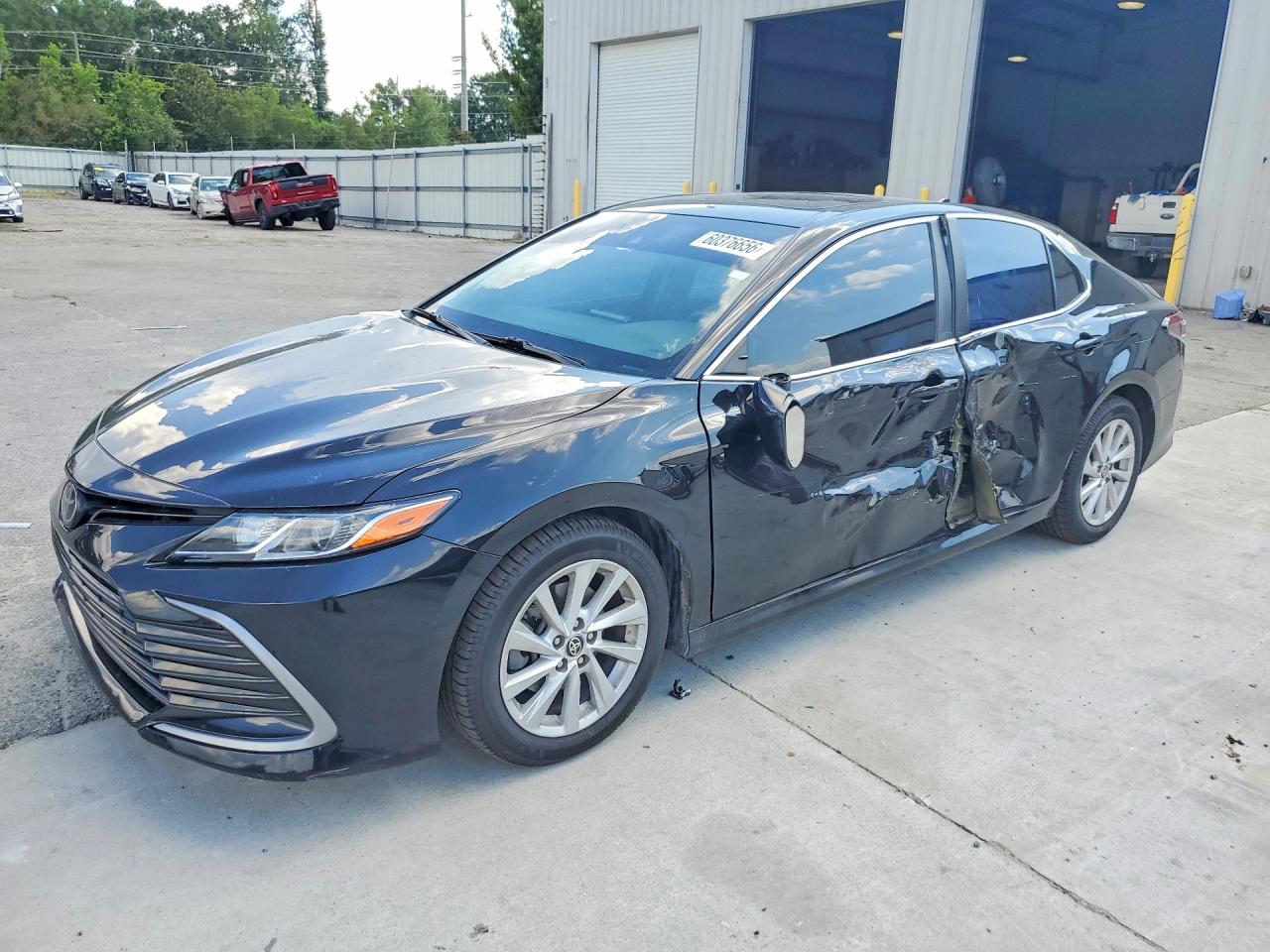 4T1R11AK1NU662157 · 2022 TOYOTA CAMRY