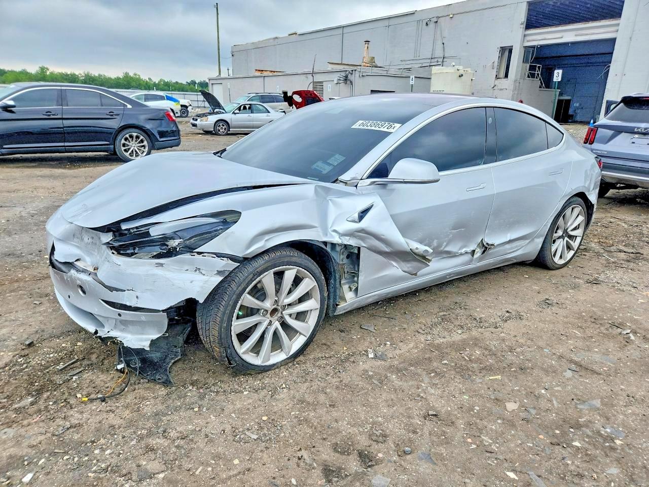 5YJ3E1EAXJF048341 · 2018 TESLA MODEL 3