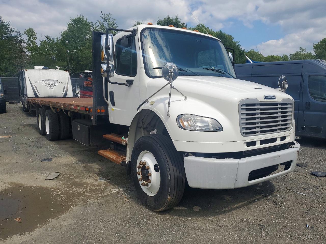 1FVHCYCYXFHGE5861 · 2015 FREIGHTLINER M2 · 4/11