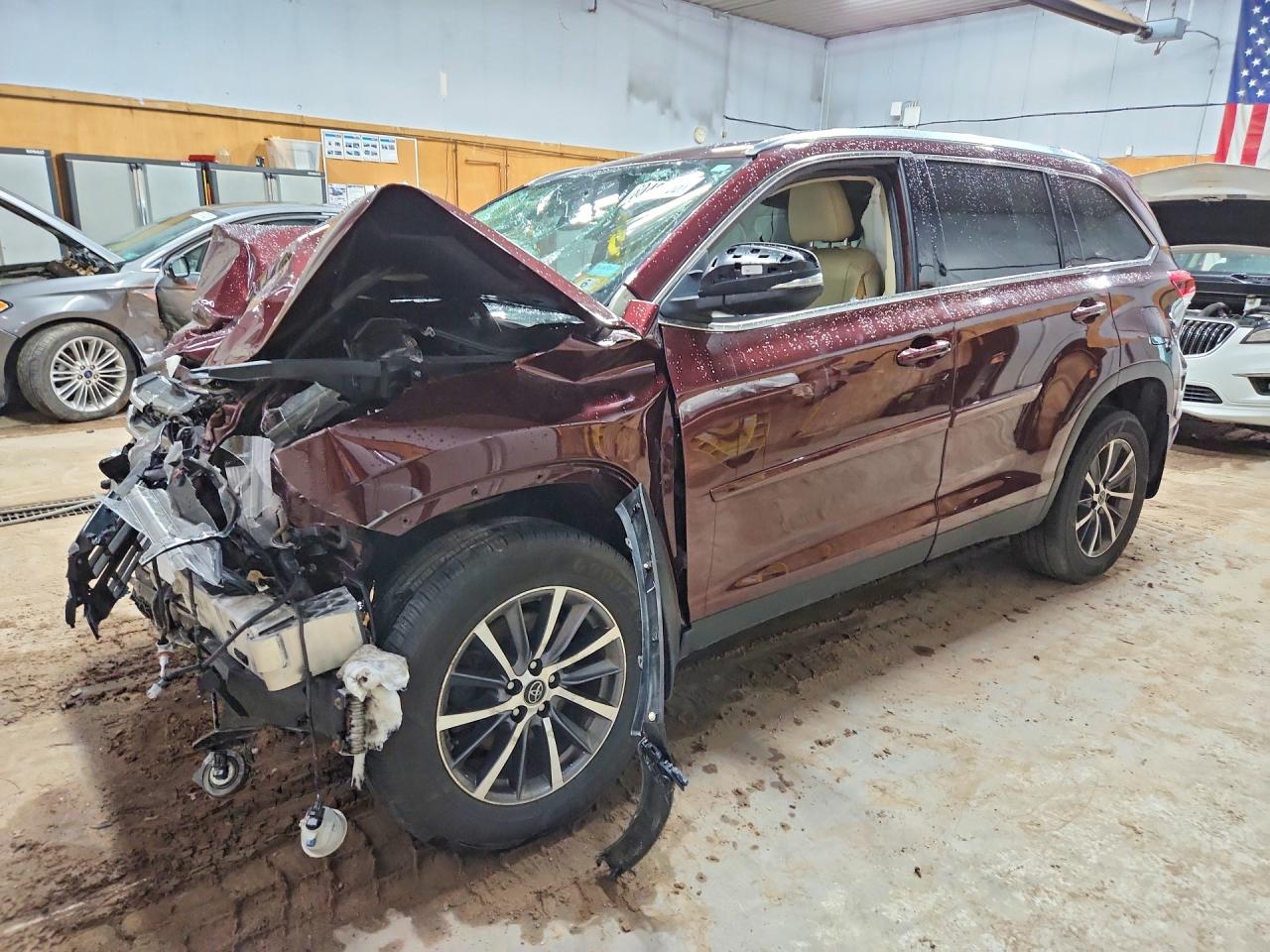 5TDJZRFH3KS724681 · 2019 TOYOTA HIGHLANDER