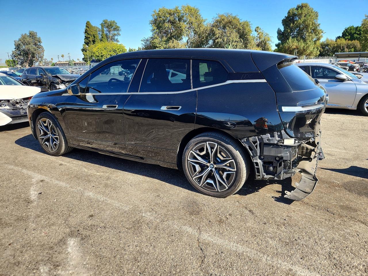 WB523CF06RCN40646 · 2024 BMW IX · 2/14
