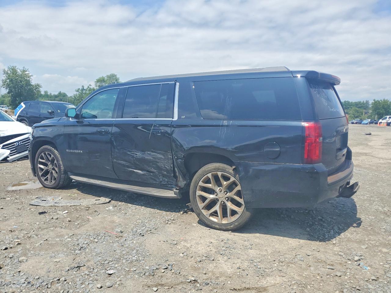 1GNSKJKC3FR615556 · 2015 CHEVROLET SUBURBAN · 2/13