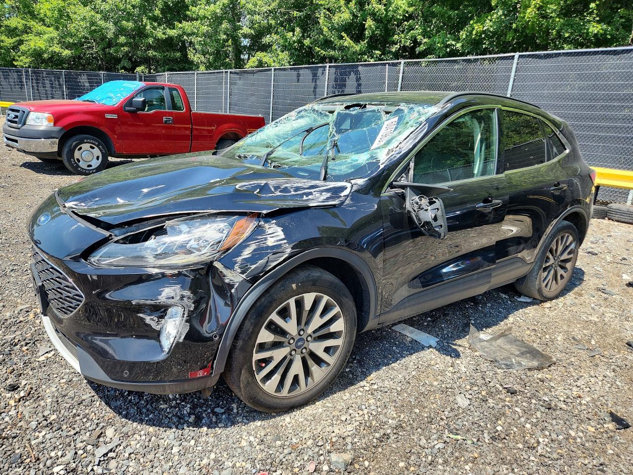 1FMCU9J90MUA58557 · 2021 FORD ESCAPE
