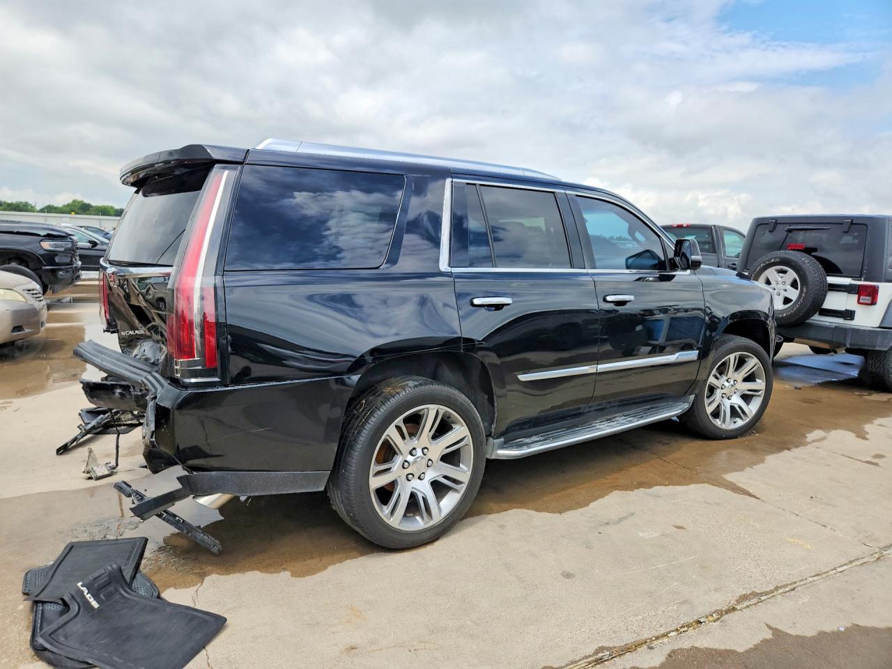 1GYS3BKJ2GR446796 · 2016 CADILLAC ESCALADE · 3/14