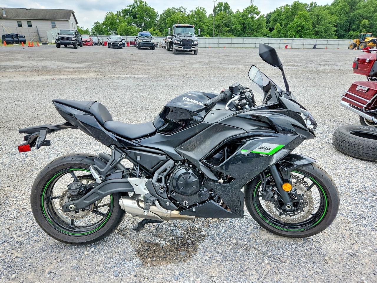 ML5EXER18SDAG0736 · 2025 KAWASAKI EX650