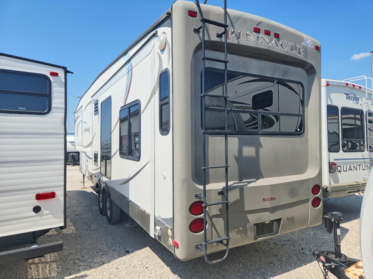 1UJCJ0BV8D1RC0067 · 2013 JAYCO PINNACLE · 3/10