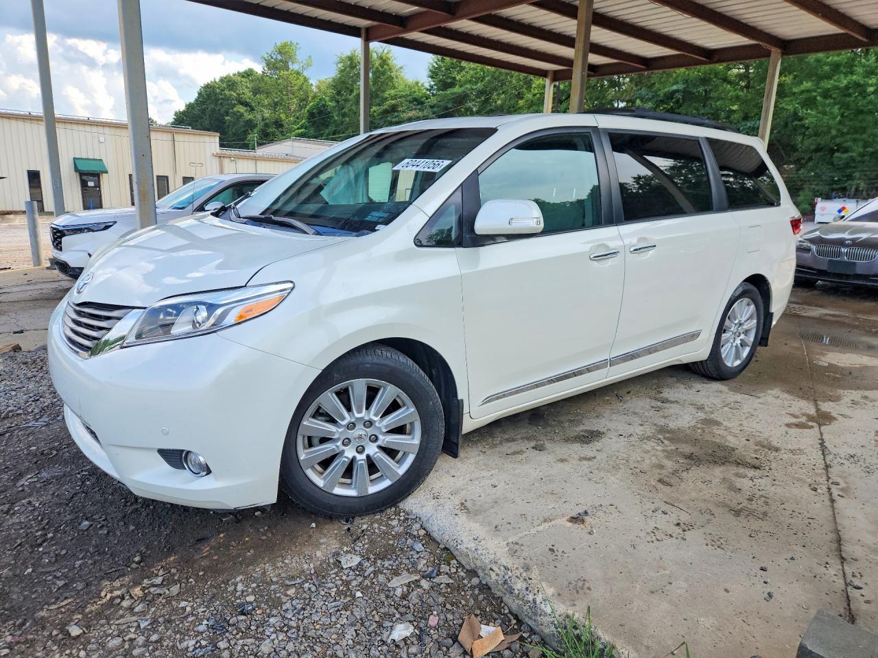 5TDYZ3DCXHS868305 · 2017 TOYOTA SIENNA