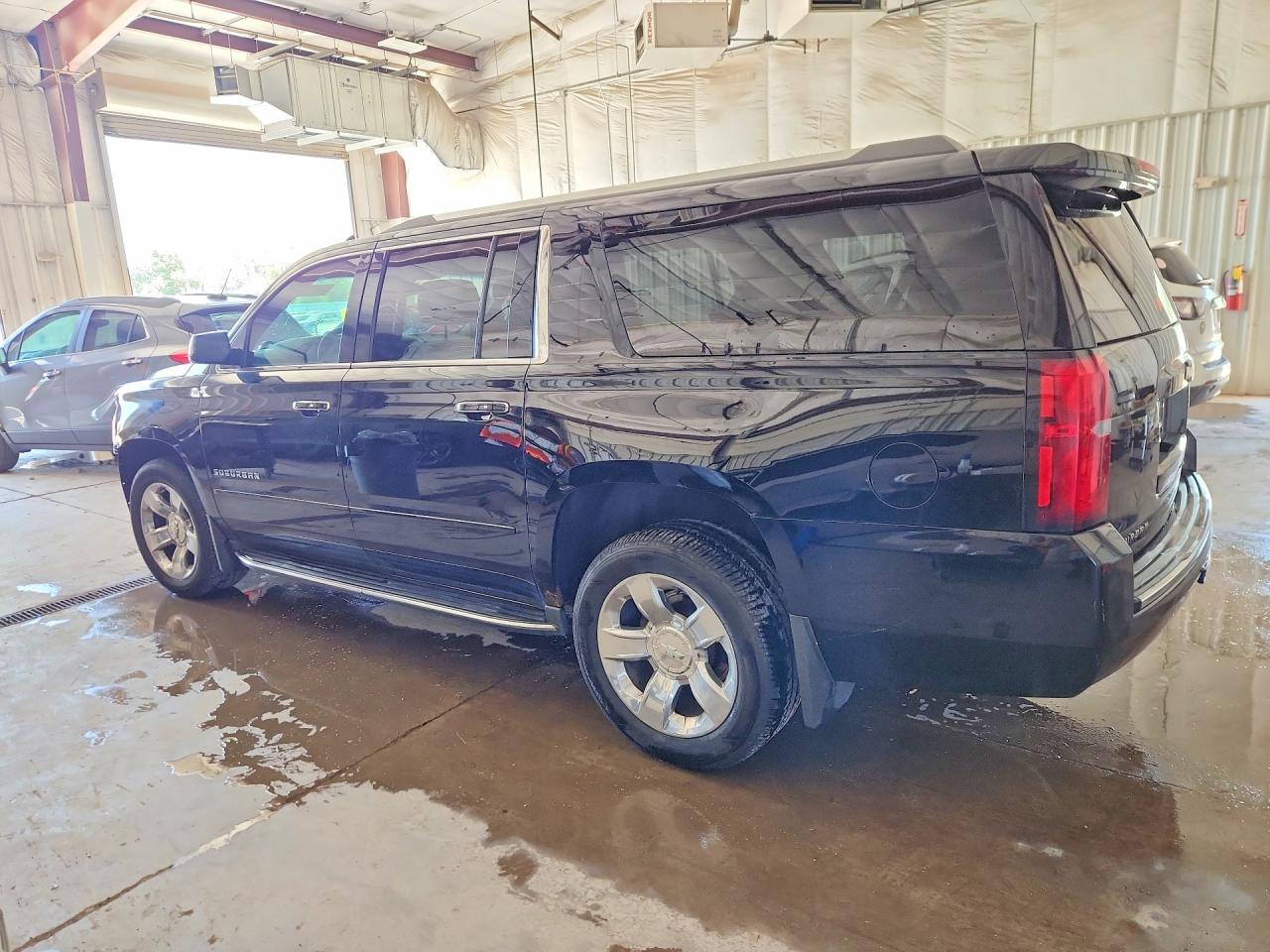 1GNSKJKC6HR182382 · 2017 CHEVROLET SUBURBAN · 2/14
