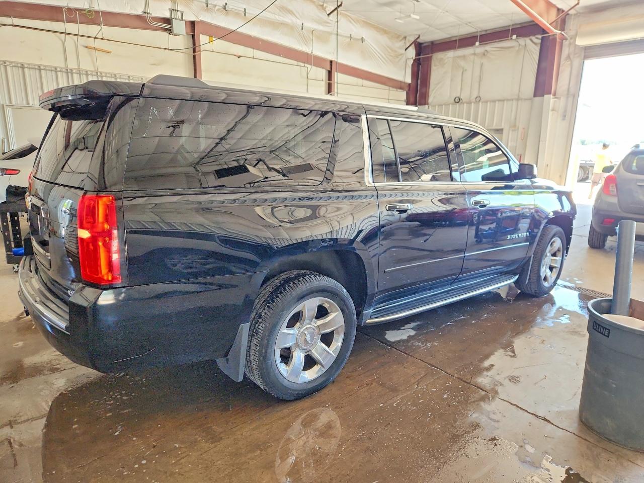 1GNSKJKC6HR182382 · 2017 CHEVROLET SUBURBAN · 3/14