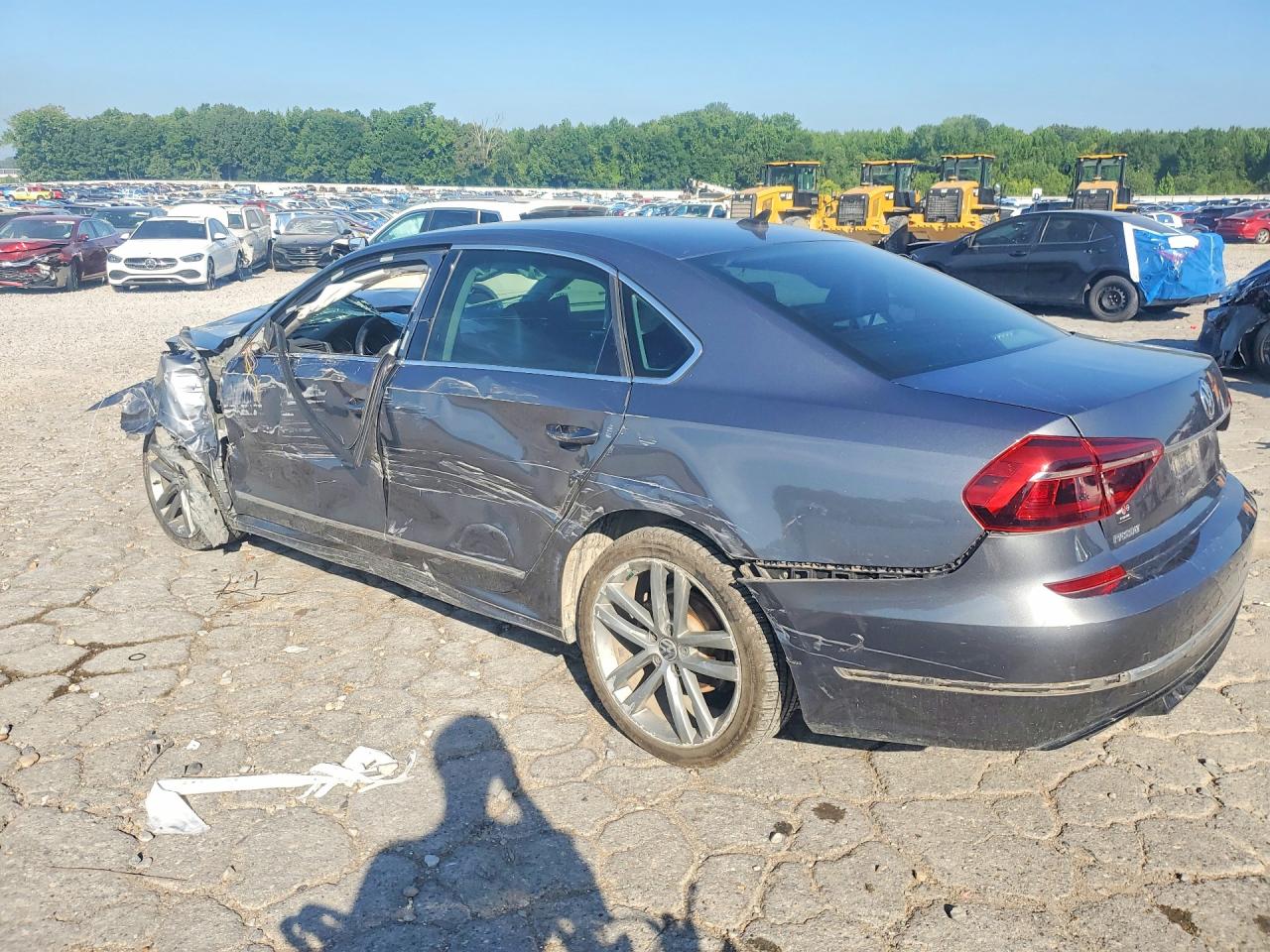 1VWDT7A3XHC032777 · 2017 VOLKSWAGEN PASSAT · 2/12