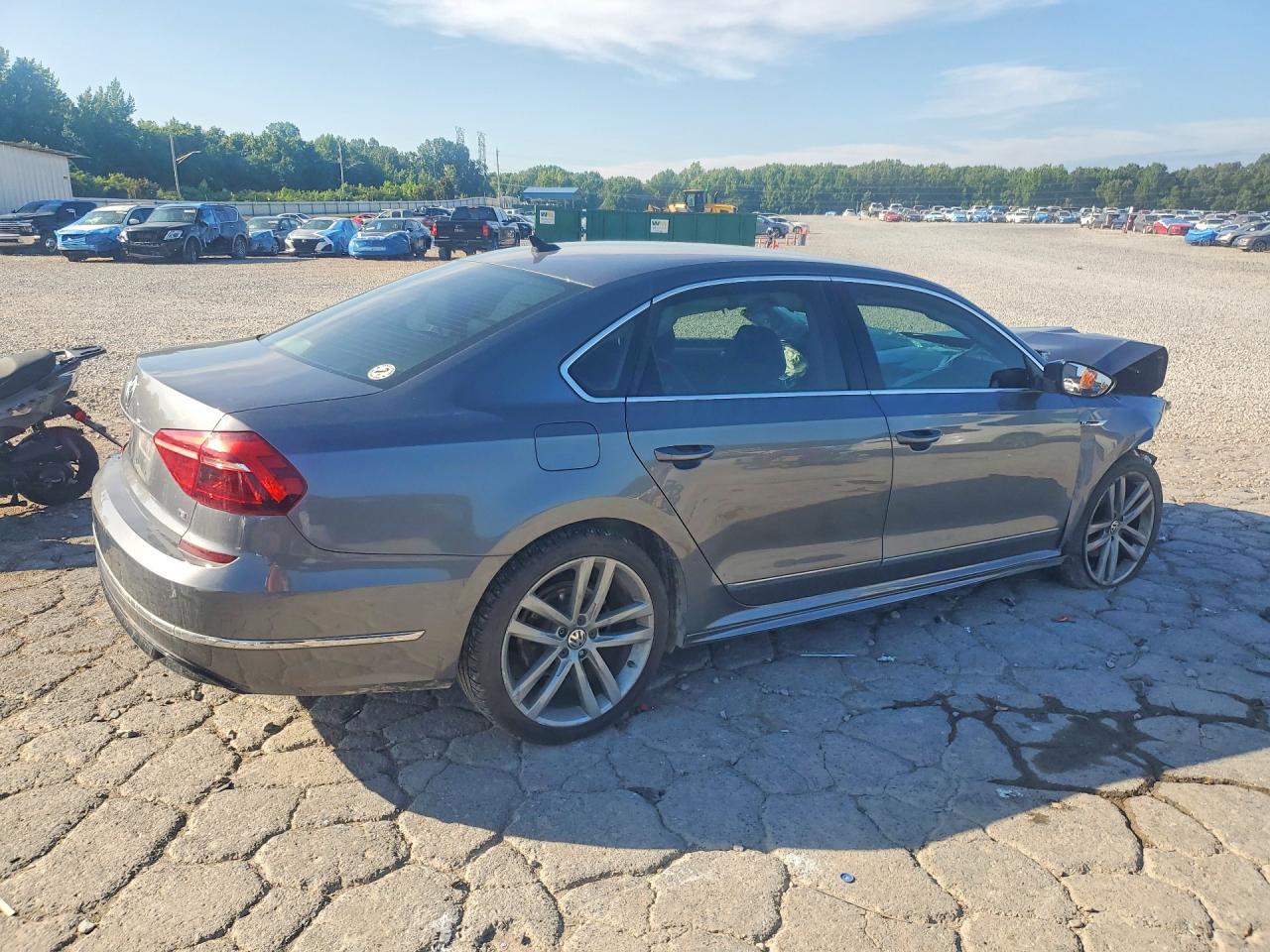1VWDT7A3XHC032777 · 2017 VOLKSWAGEN PASSAT · 3/12