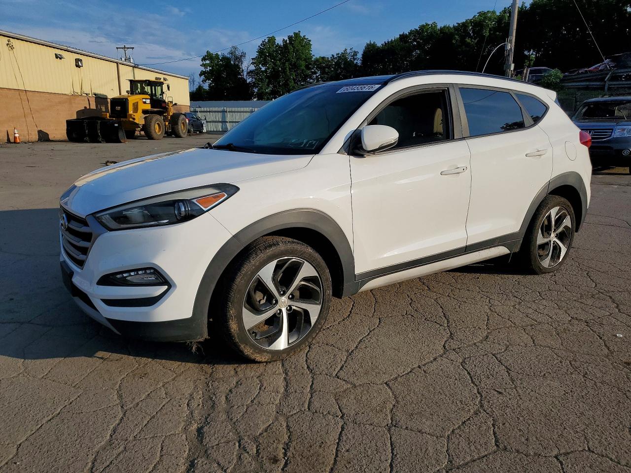 KM8J3CA29JU755408 · 2018 HYUNDAI TUCSON