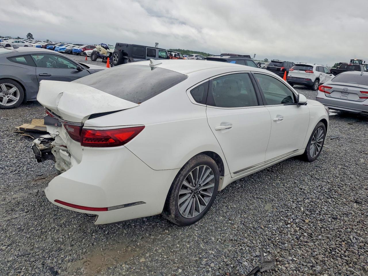 KNALB4J19H5042782 · 2017 KIA CADENZA · 3/13