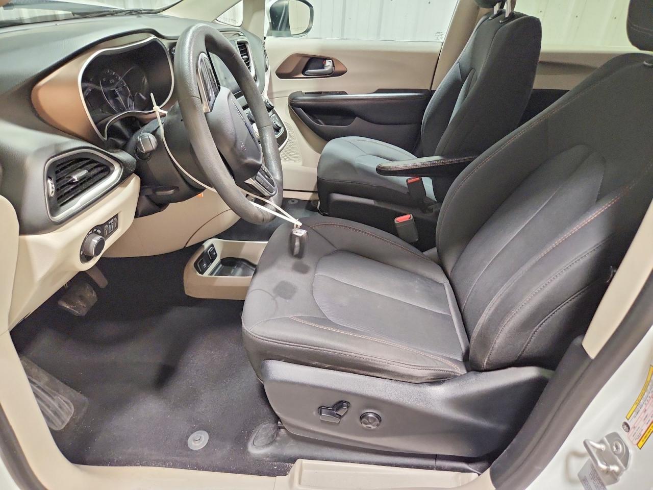 2C4RC1DG3HR614568 · 2017 CHRYSLER PACIFICA · 7/13