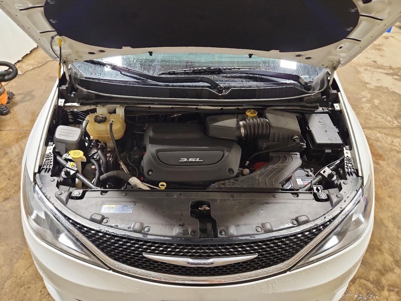 2C4RC1DG3HR614568 · 2017 CHRYSLER PACIFICA · 12/13