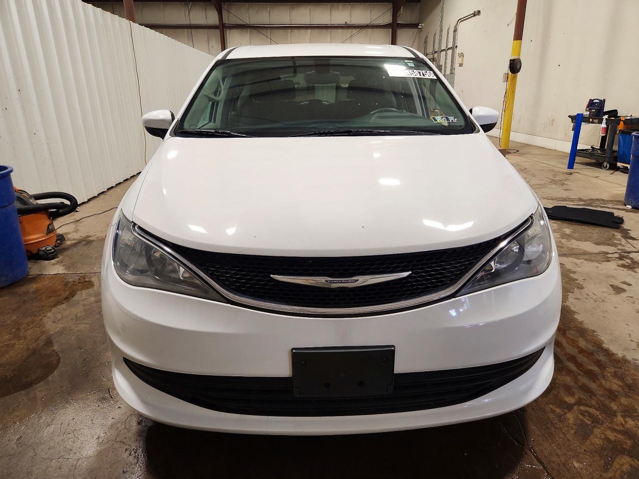 2C4RC1DG3HR614568 · 2017 CHRYSLER PACIFICA · 5/13
