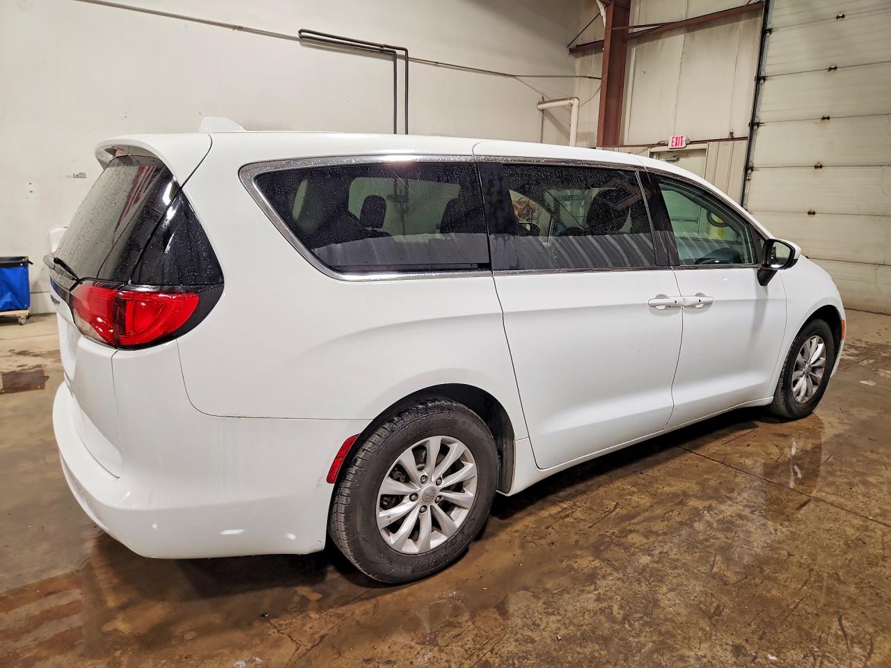 2C4RC1DG3HR614568 · 2017 CHRYSLER PACIFICA · 3/13