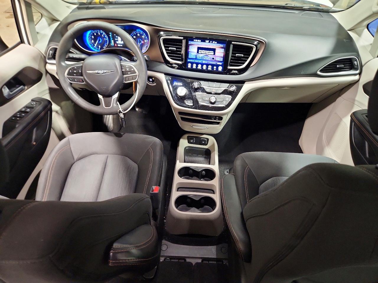 2C4RC1DG3HR614568 · 2017 CHRYSLER PACIFICA · 8/13