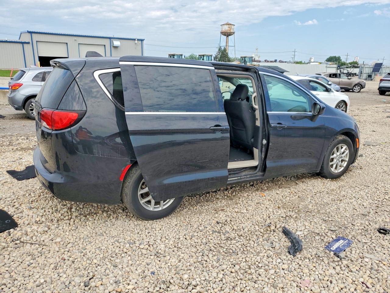 2C4RC1DGXHR502219 · 2017 CHRYSLER PACIFICA · 3/13