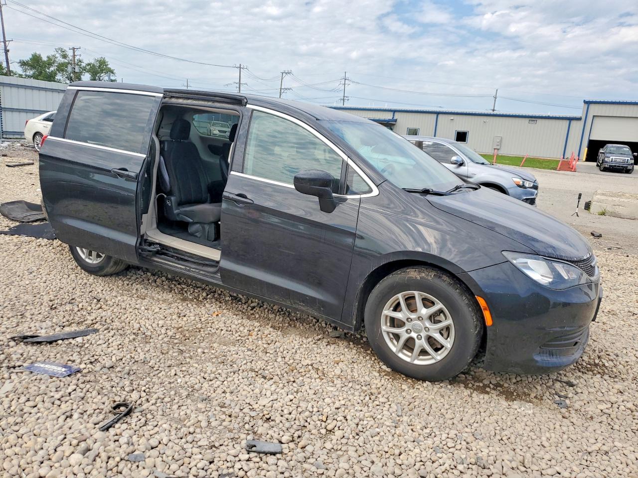 2C4RC1DGXHR502219 · 2017 CHRYSLER PACIFICA · 4/13