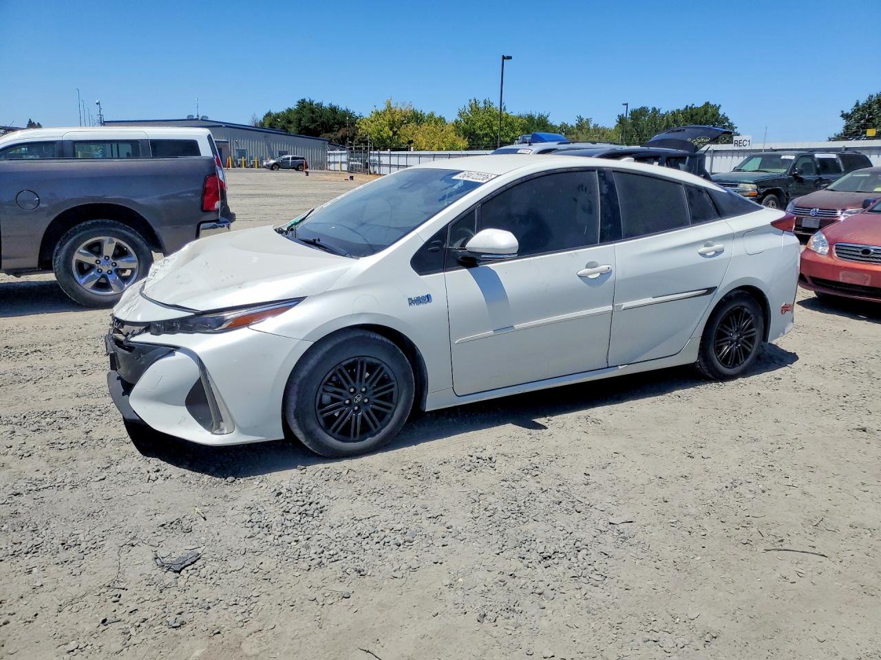 JTDKARFP5H3018079 · 2017 TOYOTA PRIUS PRIME