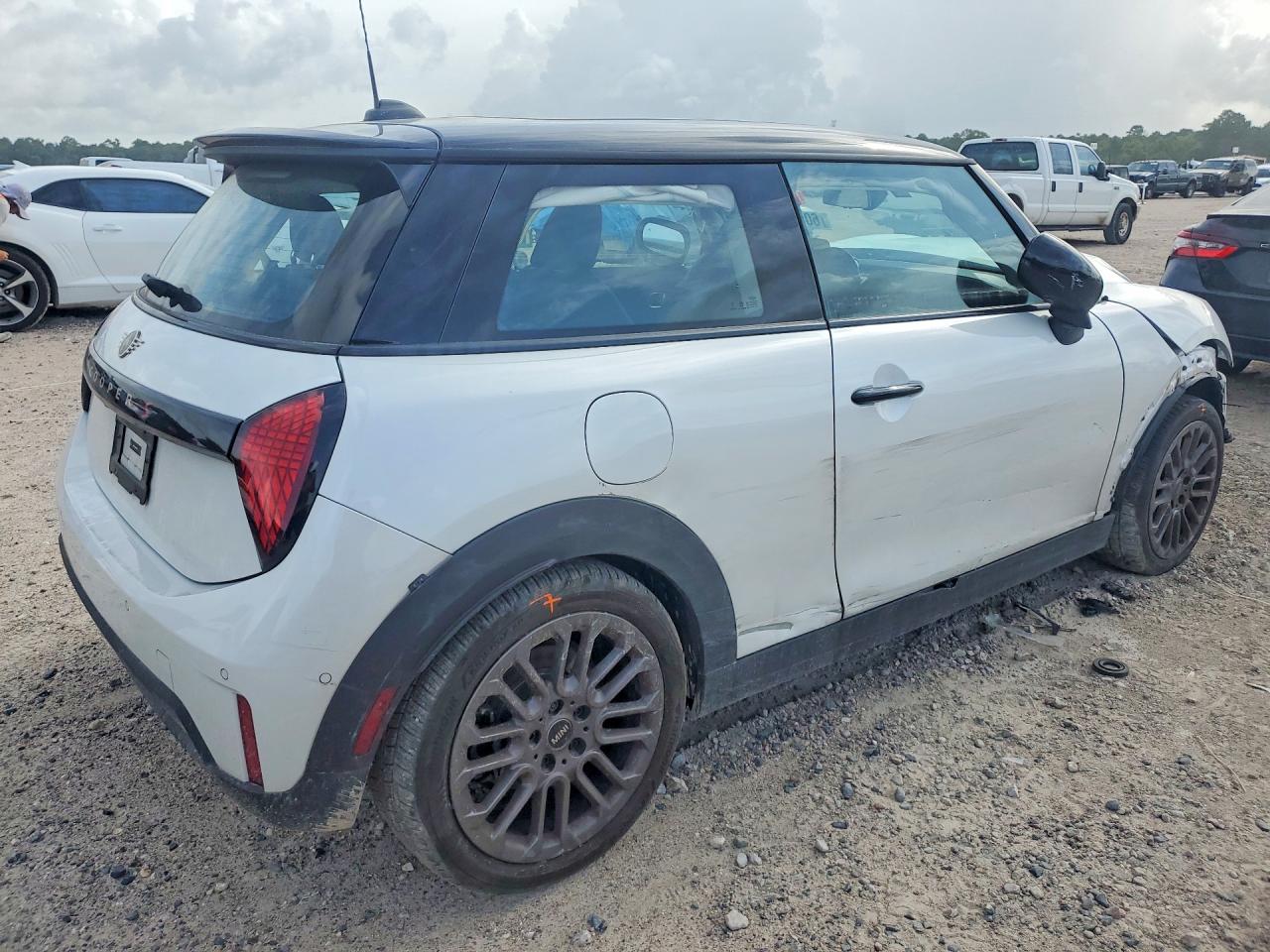 WMW23GD04S2W25752 · 2025 MINI COOPER · 3/14