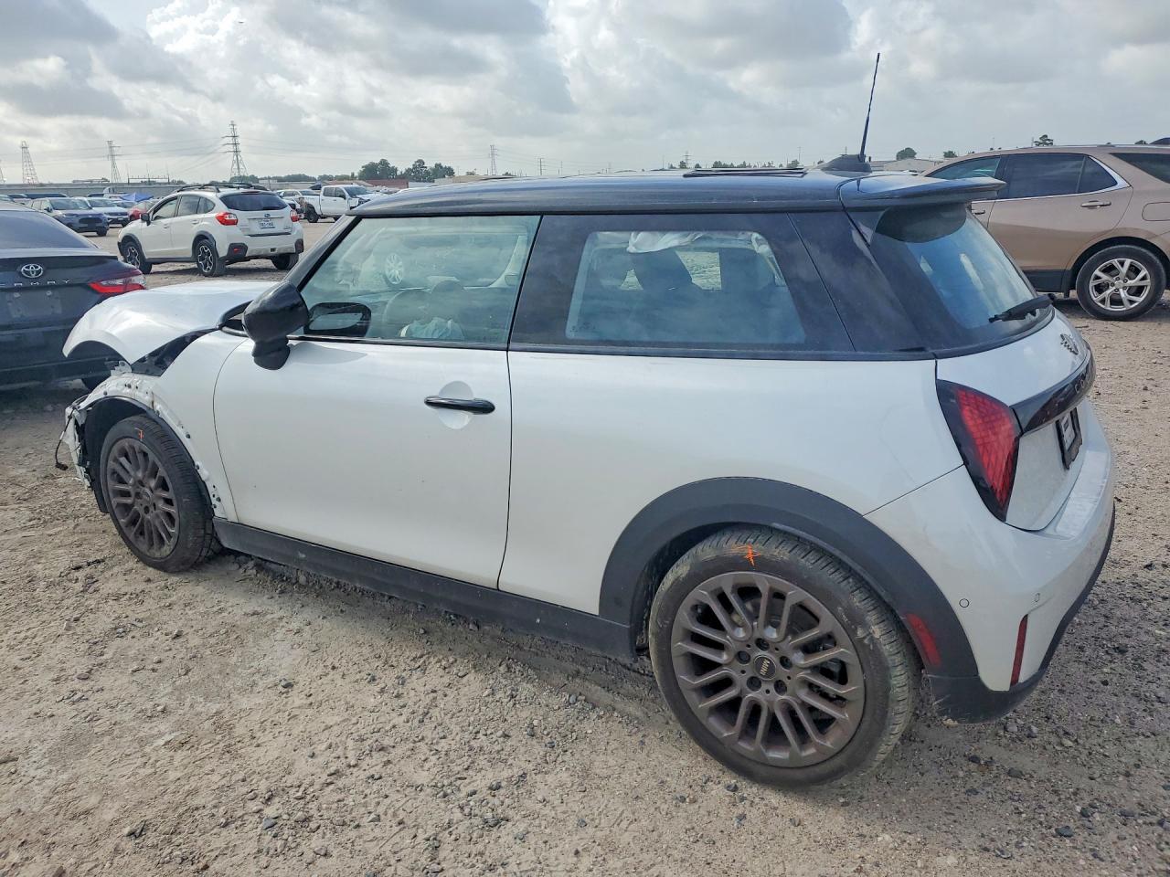WMW23GD04S2W25752 · 2025 MINI COOPER · 2/14
