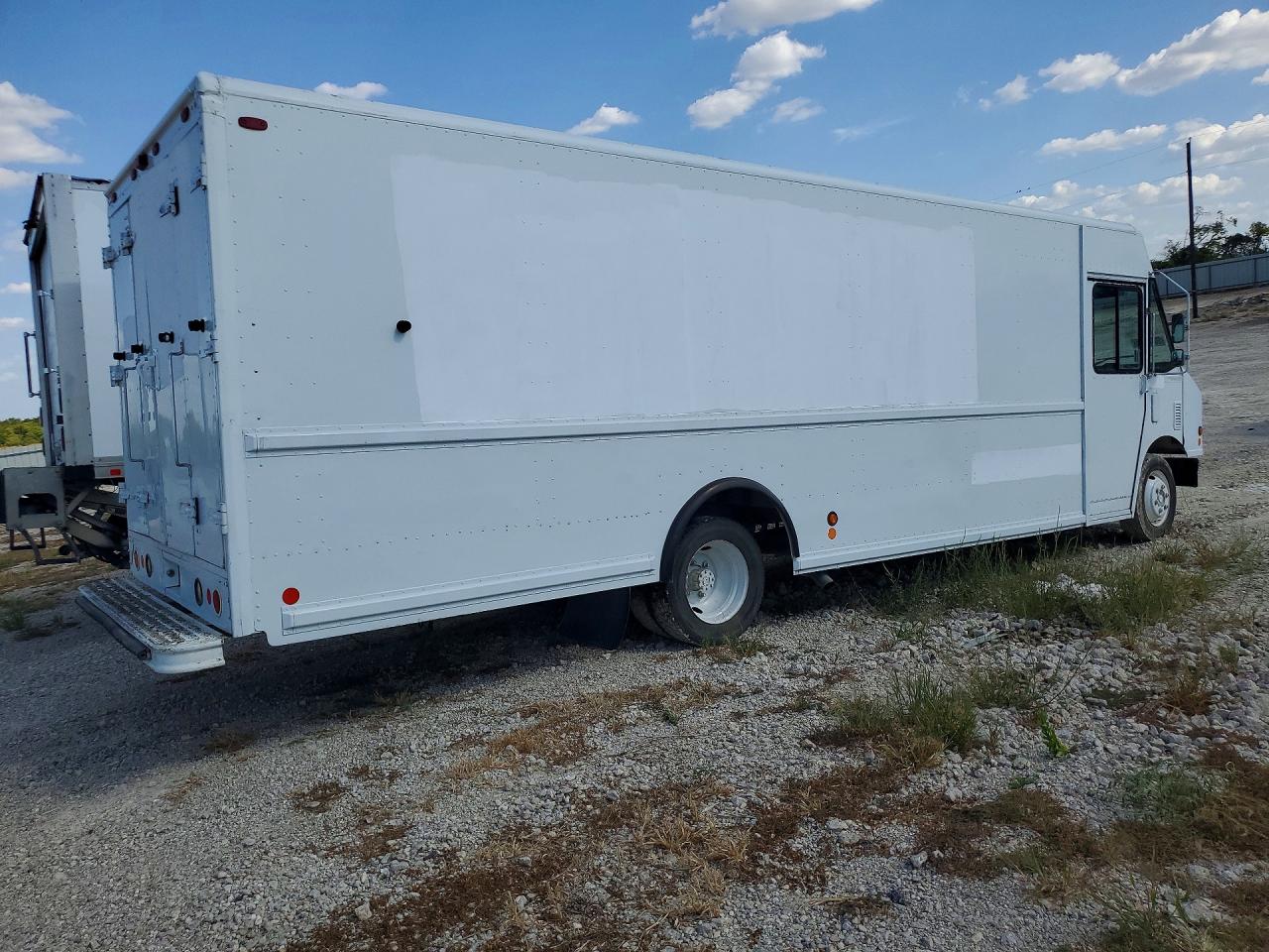 4UZAAPBW16CW13002 · 2006 FREIGHTLINER MT45 CHASSIS · 3/13