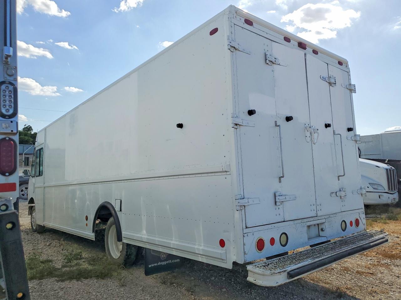 4UZAAPBW16CW13002 · 2006 FREIGHTLINER MT45 CHASSIS · 2/13