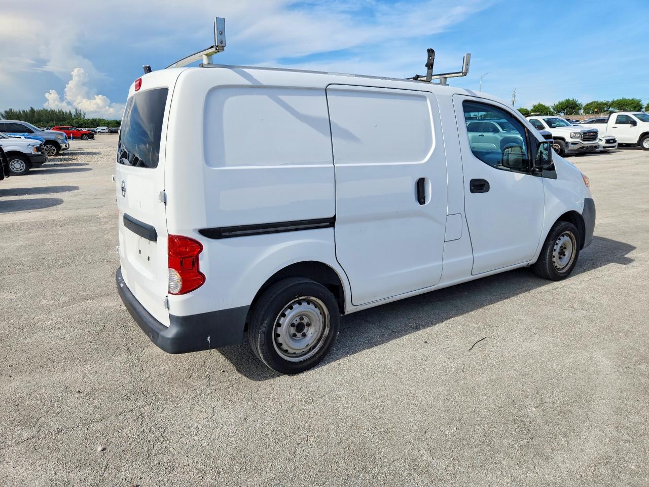 3N6CM0KN6FK727698 · 2015 NISSAN NV200 · 3/13