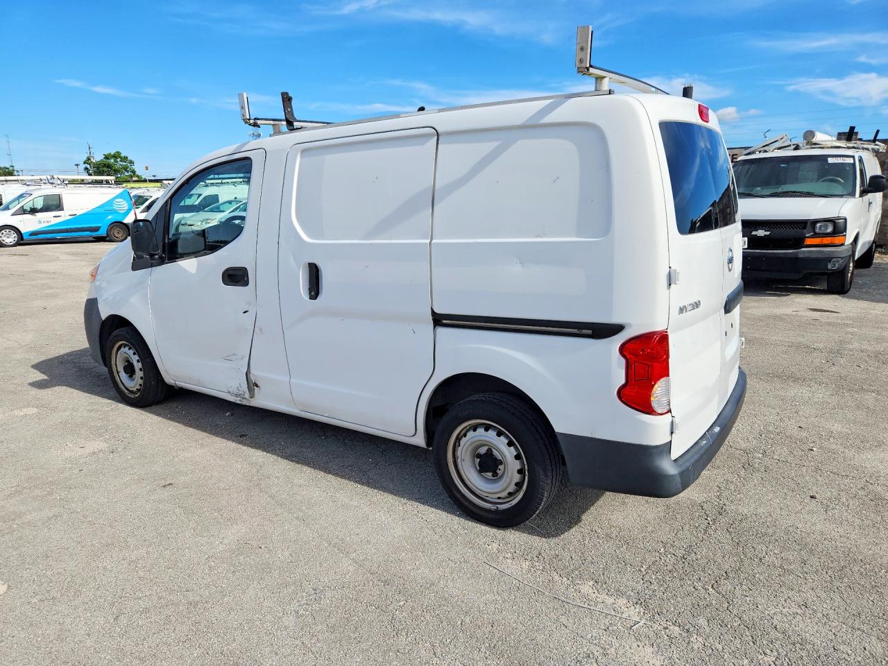 3N6CM0KN6FK727698 · 2015 NISSAN NV200 · 2/13