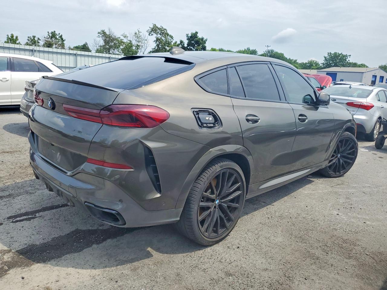 5UXCY4C02M9F25105 · 2021 BMW X6 · 3/12