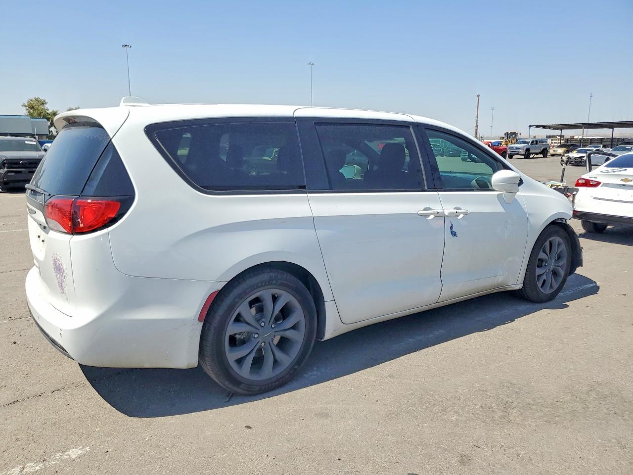 2C4RC1FG5LR192860 · 2020 CHRYSLER PACIFICA · 3/13