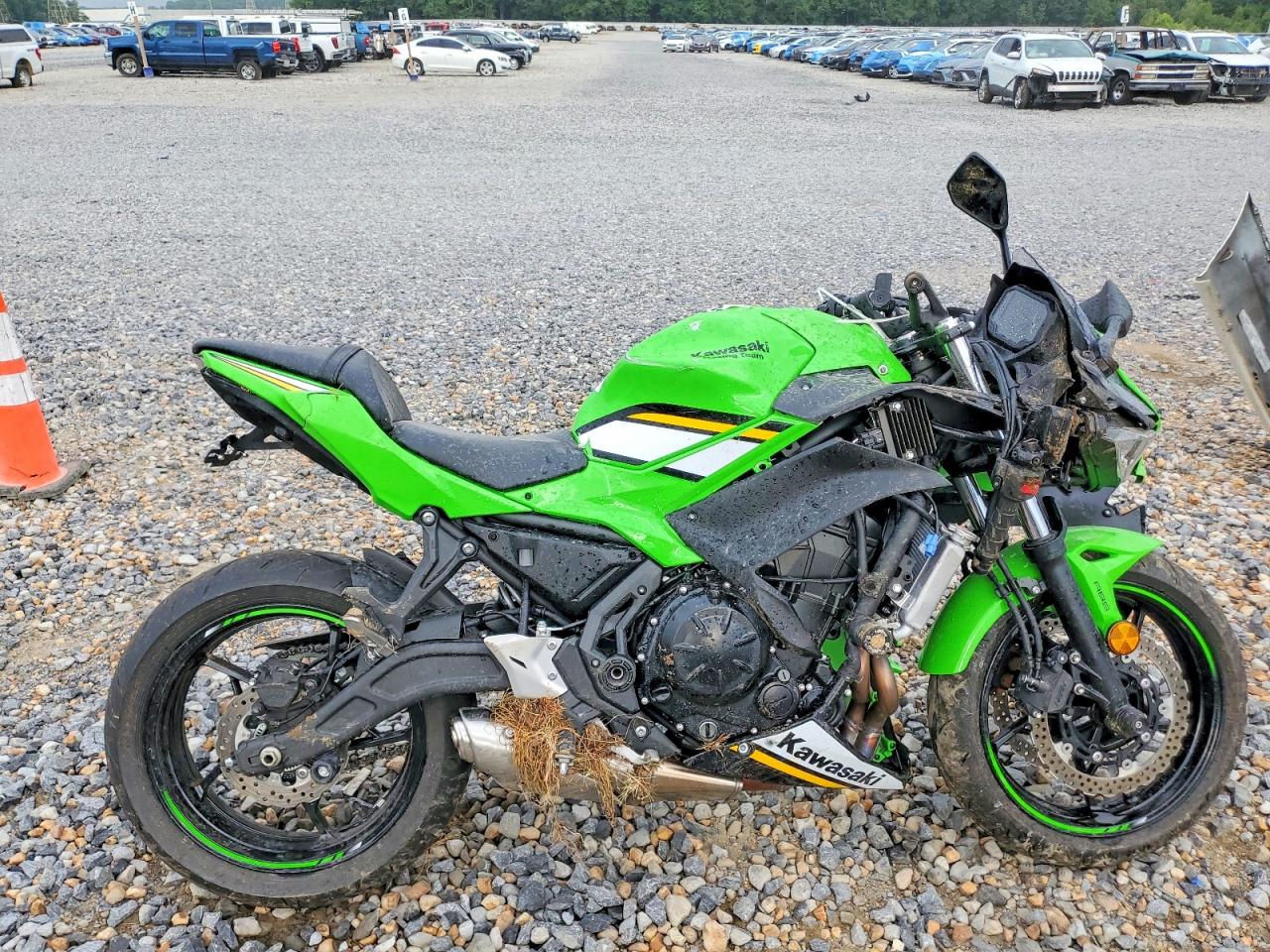 ML5EXEP19SDAD7162 · 2025 KAWASAKI EX650