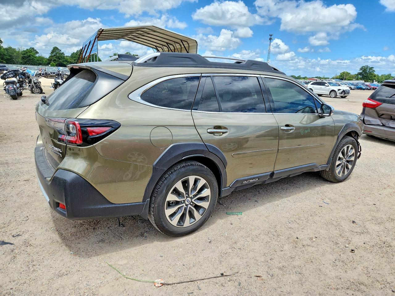 4S4BTGPD2R3216781 · 2024 SUBARU OUTBACK · 3/14