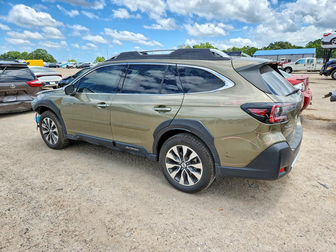 4S4BTGPD2R3216781 · 2024 SUBARU OUTBACK · 2/14