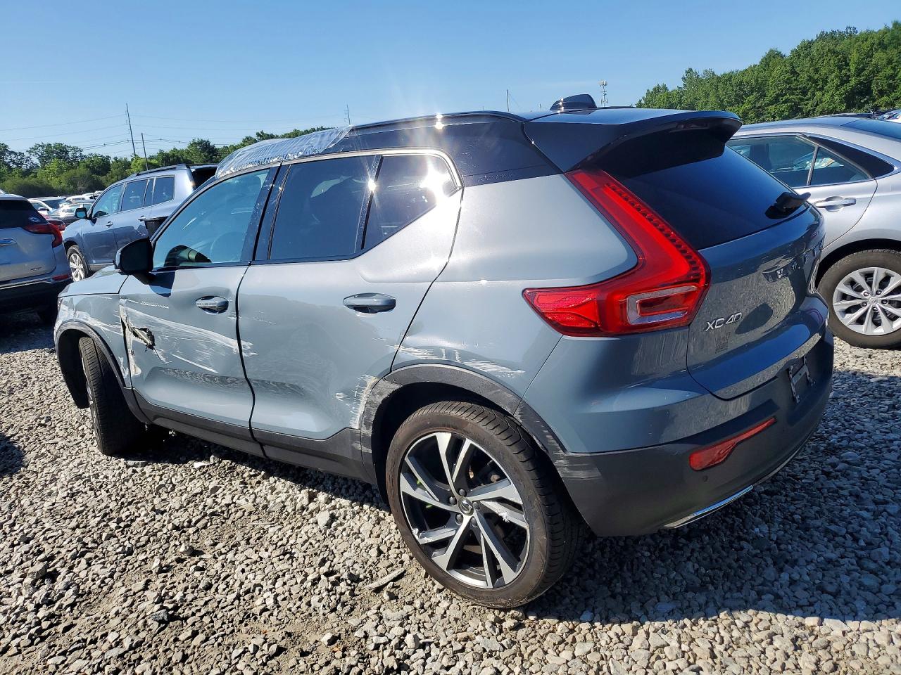 YV4162UM3L2243125 · 2020 VOLVO XC40 · 2/13