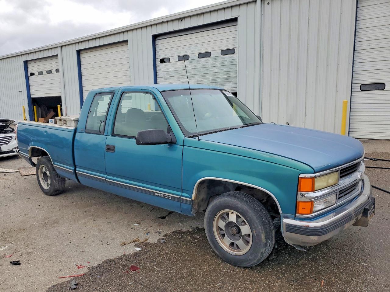 1GCEC19M7WE220997 · 1998 CHEVROLET GMT-400 · 4/13