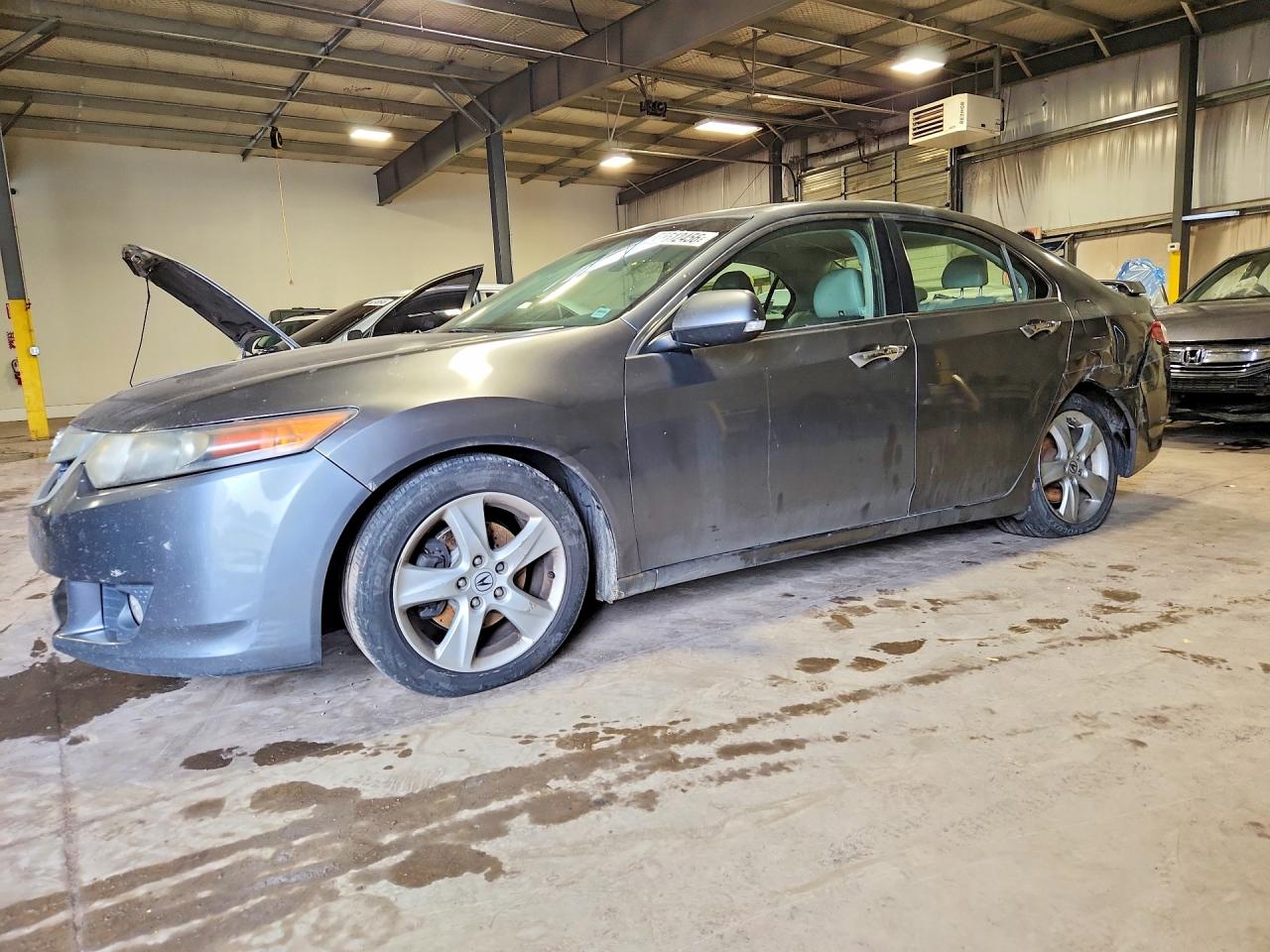 JH4CU2F64AC035566 · 2010 ACURA TSX