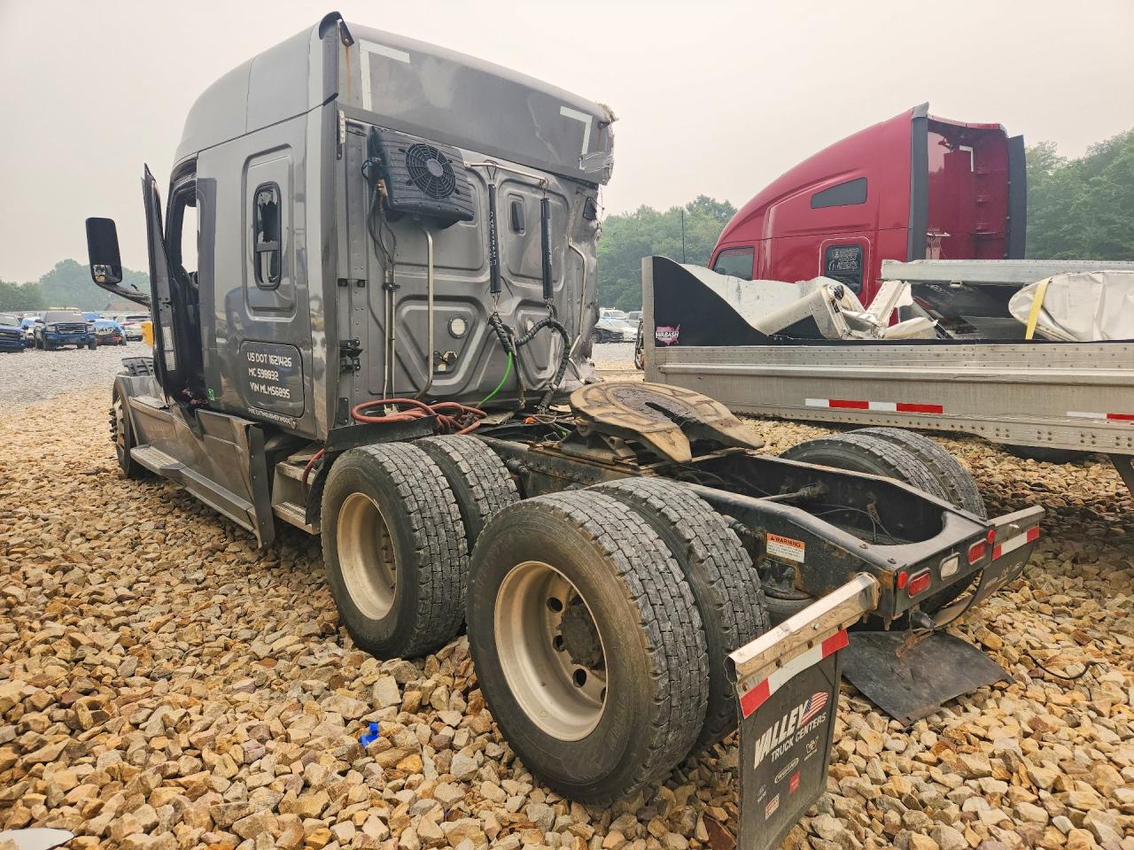 1FUJHHDR3MLMS6895 · 2021 FREIGHTLINER CASCADIA 126 · 2/14