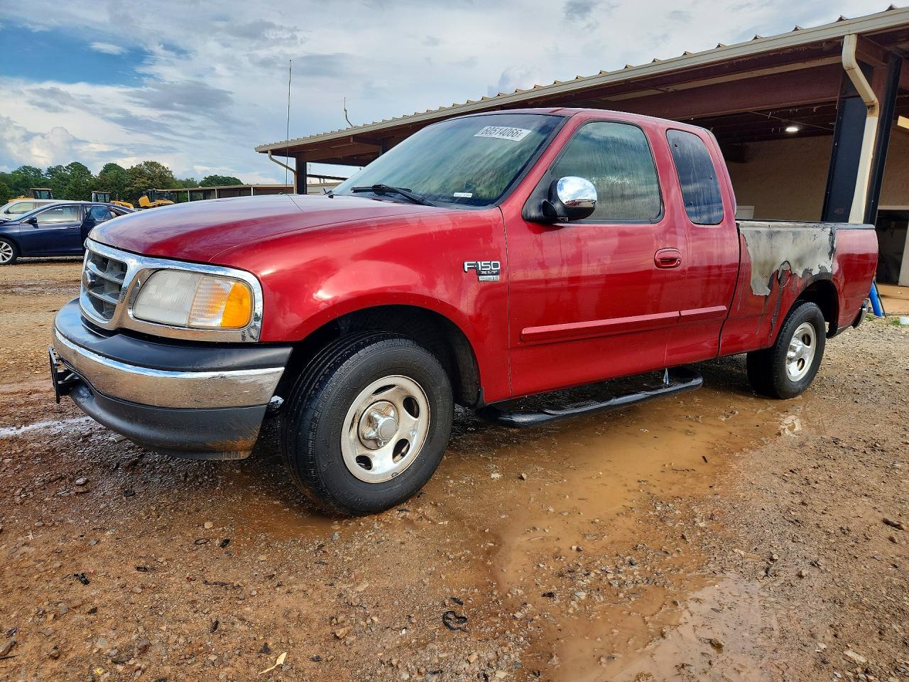 1FTRX17W7YNB32058 · 2000 FORD F150