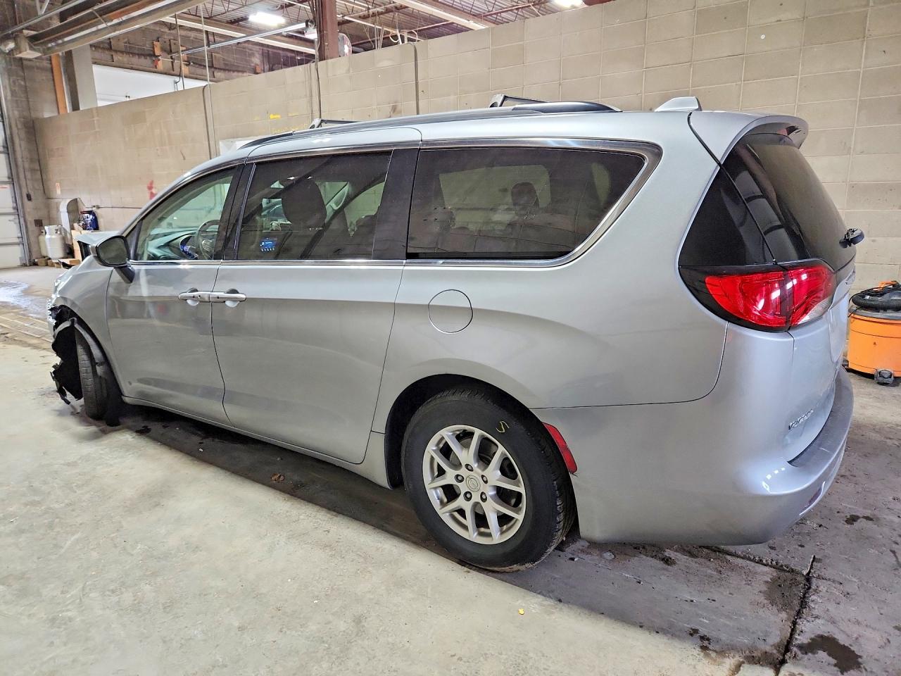 2C4RC1DGXLR286137 · 2020 CHRYSLER VOYAGER · 2/13