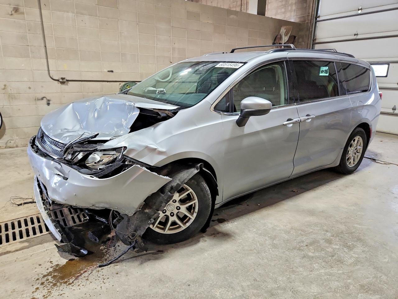 2C4RC1DGXLR286137 · 2020 CHRYSLER VOYAGER