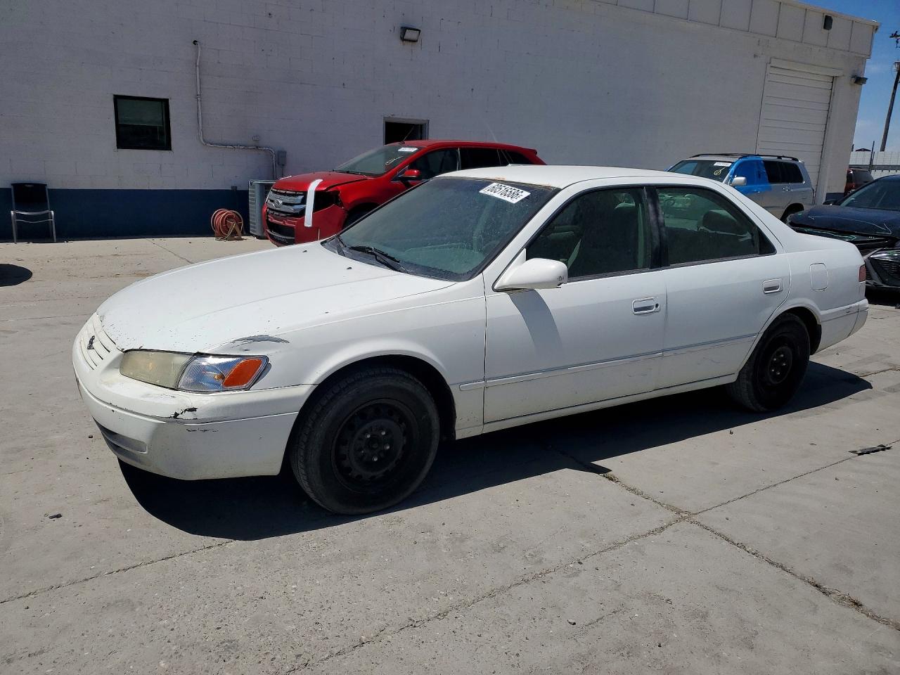 4T1BG22K9XU867197 · 1999 TOYOTA CAMRY